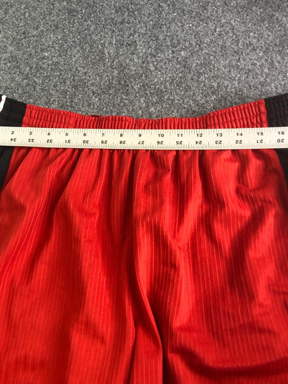 Vintage Nike Shorts Mens XXL Red Black Pockets Dazzle Shiny Basketball Baggy Y2K - Picture 6 of 10